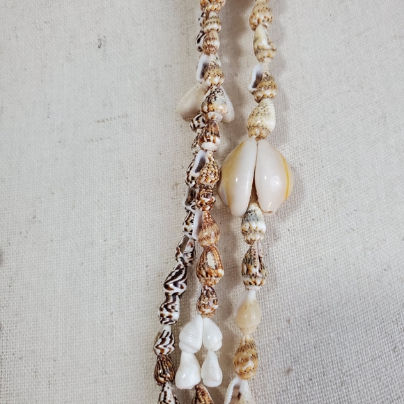 Set of 3 Seashell Necklaces beige, brown. - Picture 4 of 8